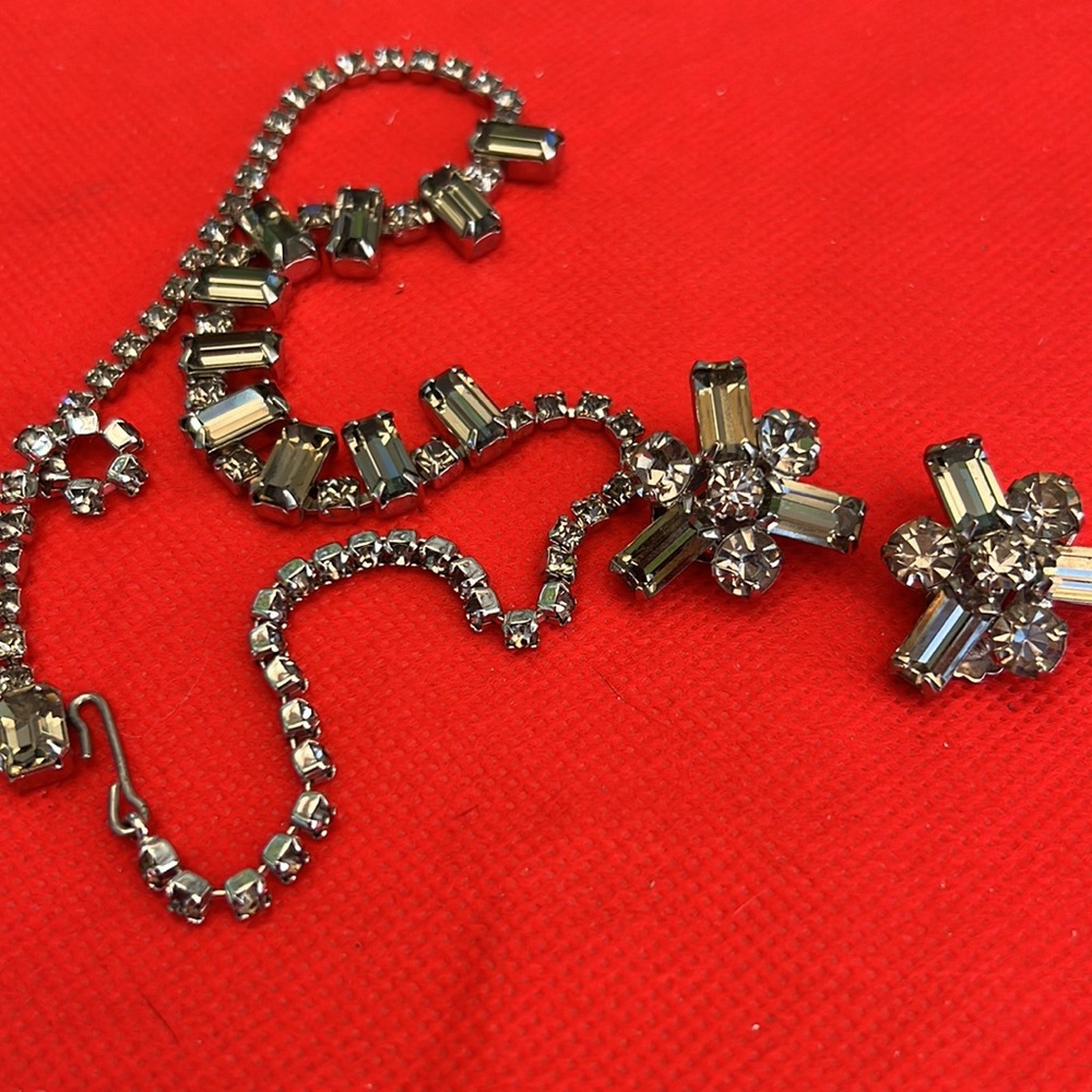 🌟⭐️⭐️ALBERT WEISS- timeless classic set NECKLACE AND EARRINGS